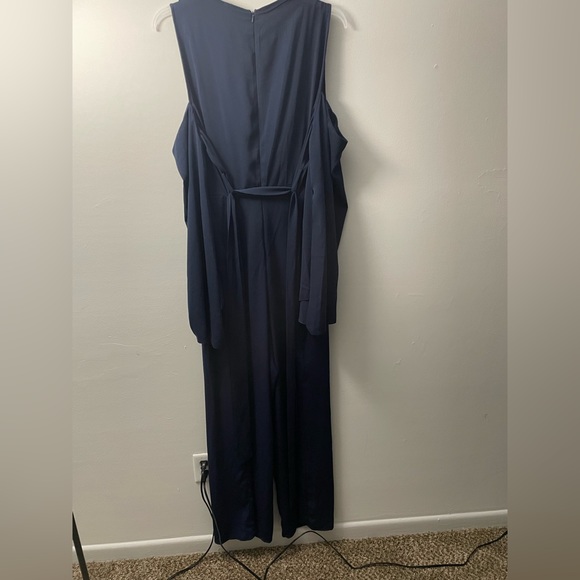 ASOS Curve clean tux cold shoulder tie waist jumpsuit - Picture 4 of 4